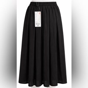Uniqlo Black A-Line Pleated Midi Skirt